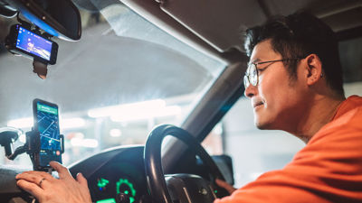 Commercial Driver Using Mobile Phone Gps 