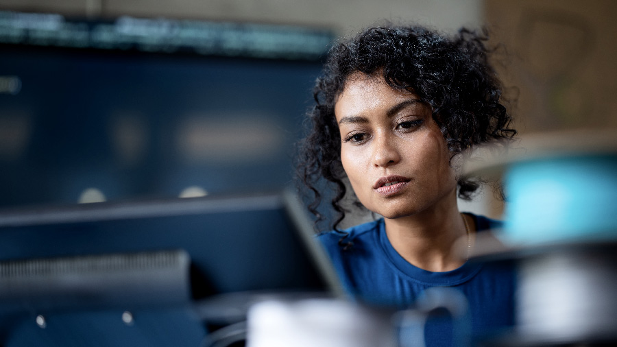 woman-at-desk-viewing-computer-screen