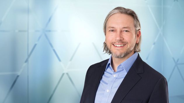 Riedman Shane Portrait Veriskv2 1 