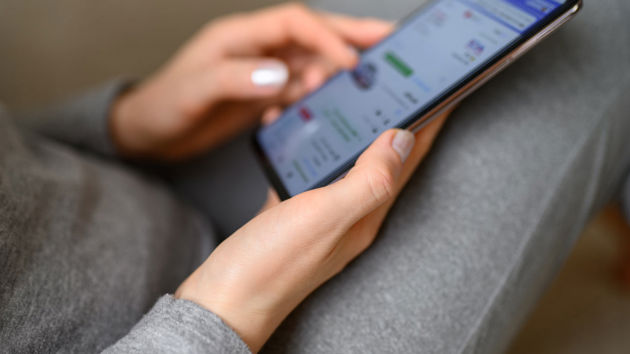 Car Shopping On Mobile Phone 2b 