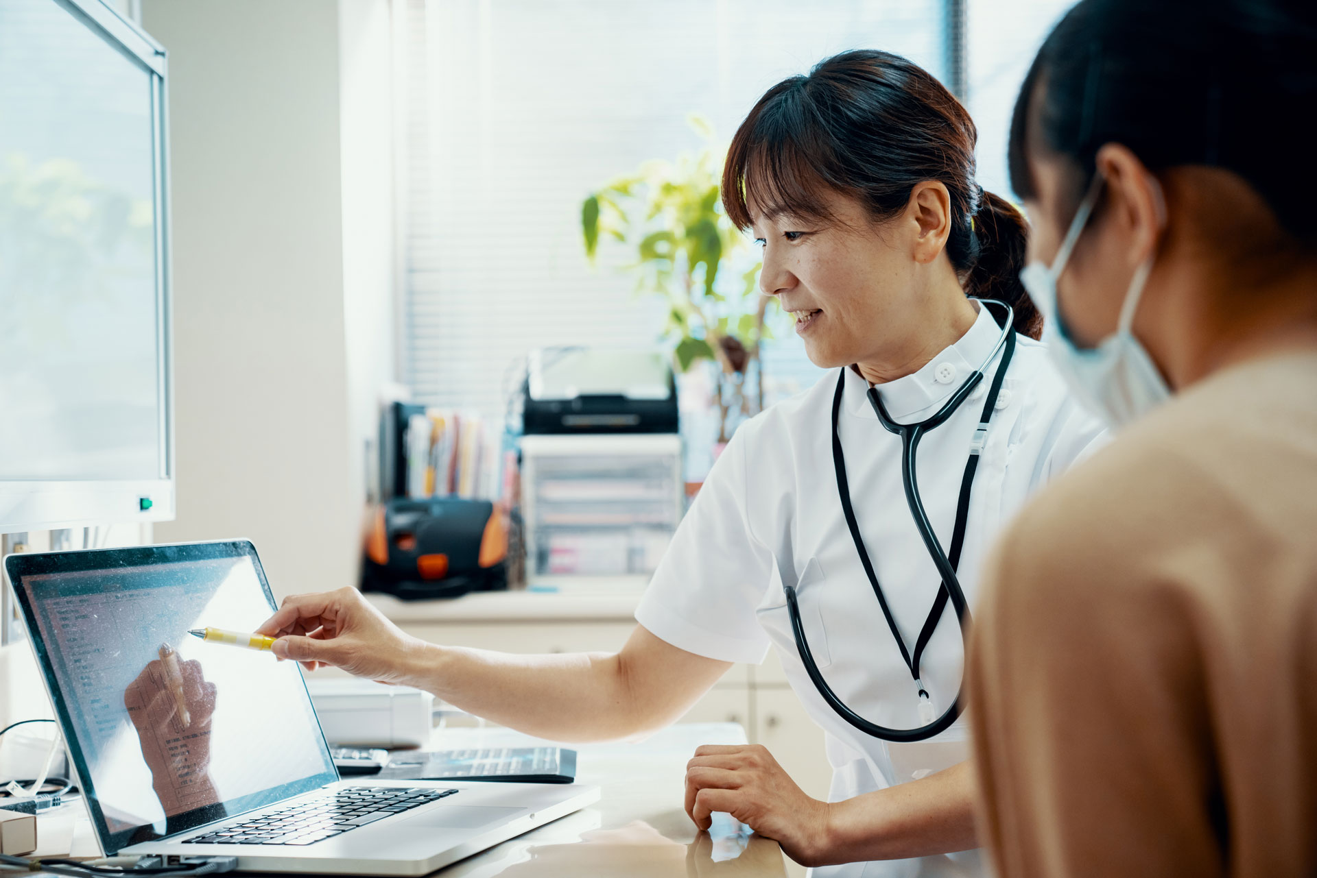 doctor-consulting-with-patient-at-hospital